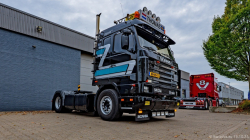 20251019-Tom-Holding-00352